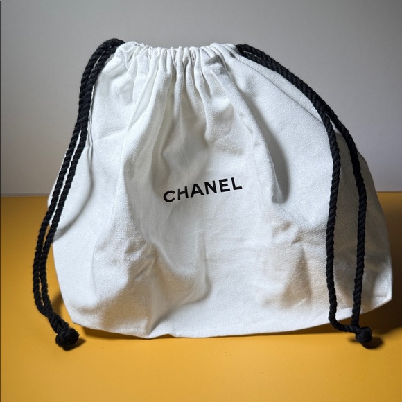 Authentic CHANEL White Cotton Dust Bag - Picture 6 of 7